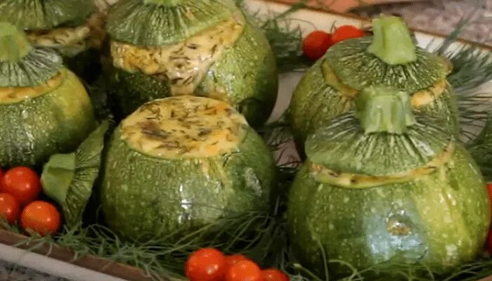кабачок аппетитный горшочек. кабачки цуккини фаршированные. кабачок горшочек. рагу в горшочках. кабачок горшочек рецепт.