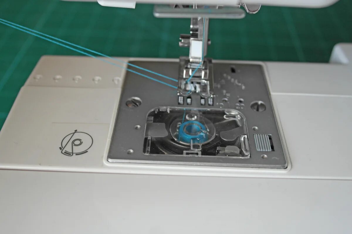 Швейная машинка janome нижняя нить. Швейная машинка TX -1602. Швейная машина Джаноме нижняя нить. Janome с горизонтальным челноком. Швейная машинка Джуки горизонтальный челнок.