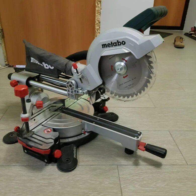 Торцевая пила 216. Metabo KGS 216. Metabo 216 m. Торцовочная пила Метабо 216. Пила Метабо KGS 216 M.