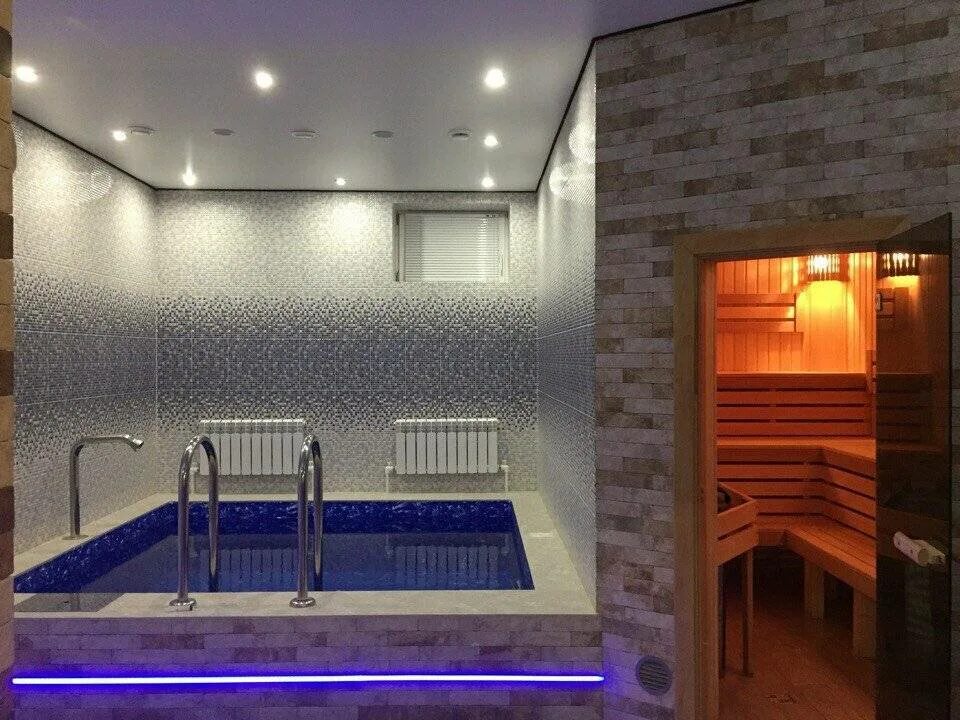 Дом с сауной проект. Цокольные бани. Интерьер банного комплекса. Бассейн с сауной в частном доме. Баня с бассейном и джакузи.