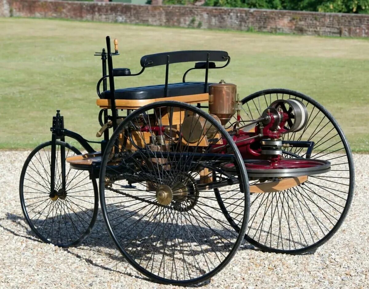 Benz Patent-Motorwagen 1886. Benz Patent-Motorwagen 1886 двигатель. Двухместный экипаж