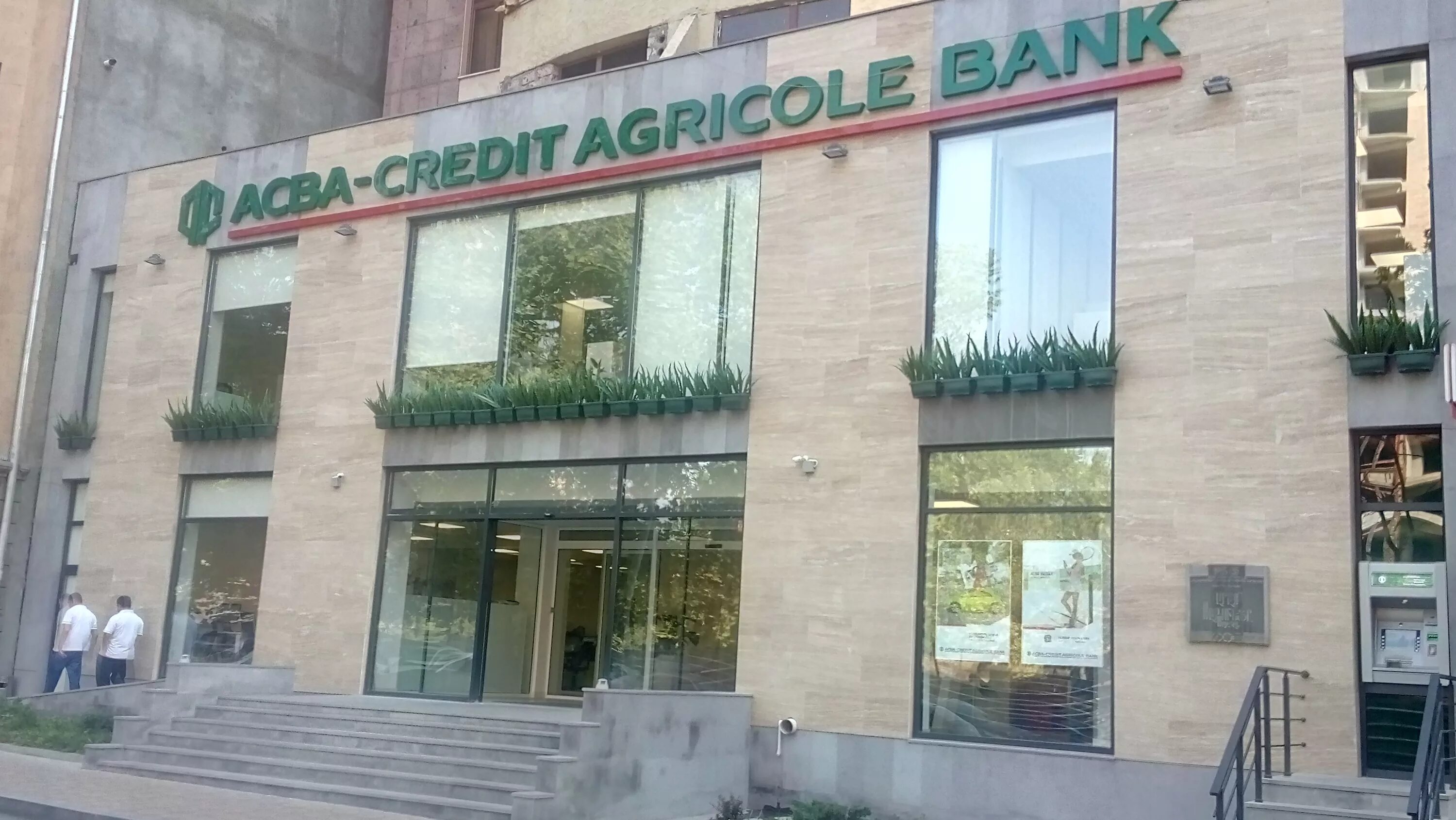 Acba armenia. Credit agricole Bank Ереван. ACBA банк. АКБА кредит Агриколь банк. ACBA Bank главный офис.