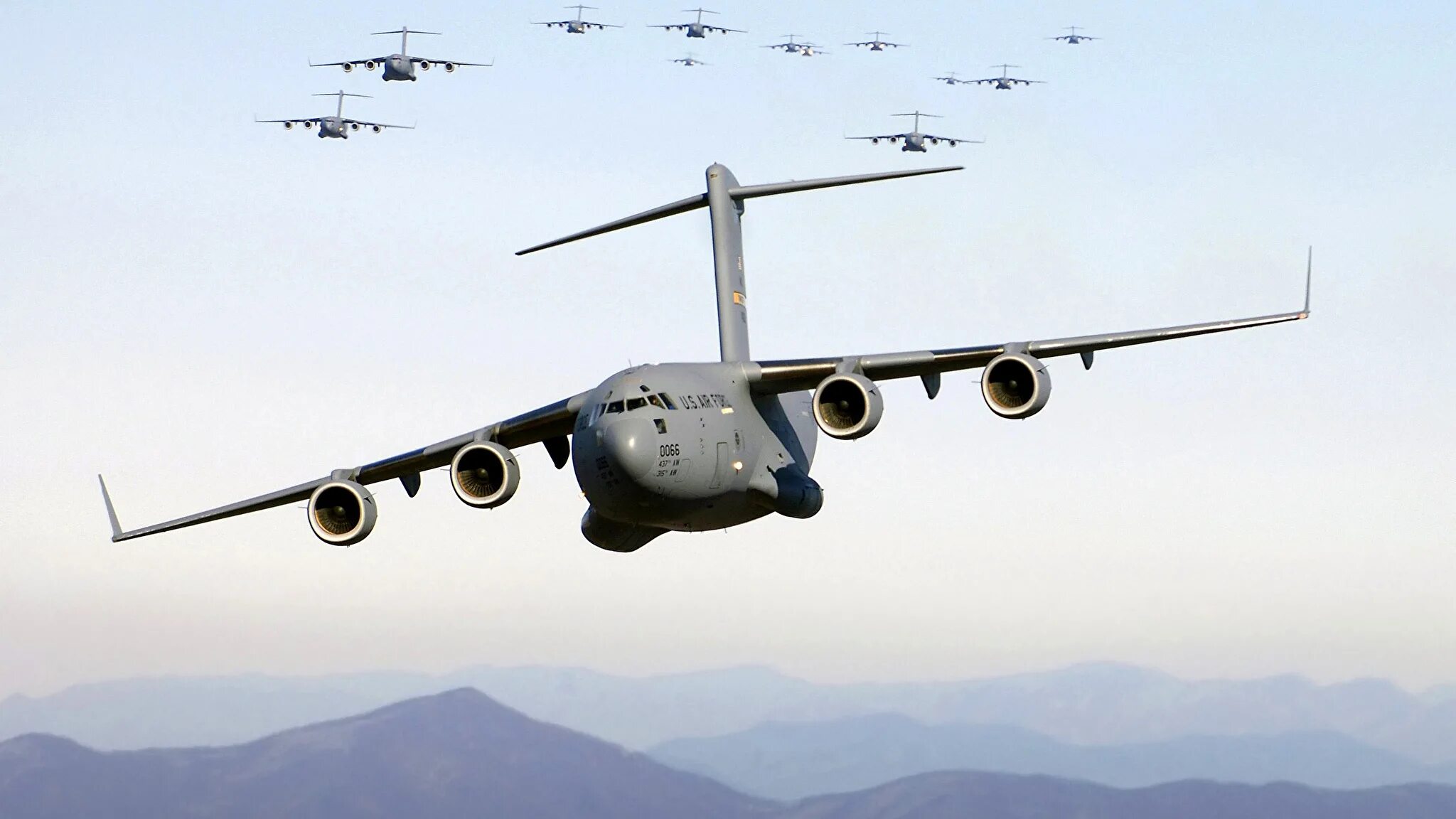Самолет c-17 globemaster iii. C-17 globemaster iii ввс сша. Самолет c-17 globemaster iii. Boeing c-17 globemaster. Lockheed c-5 galaxy.