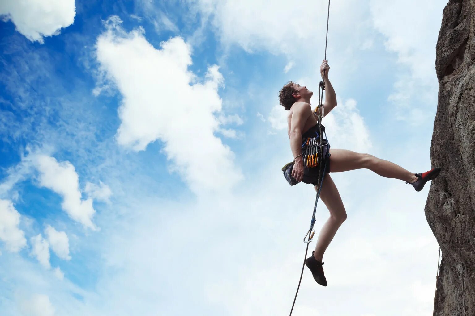 Техника выполнения лазанья по канату в 2 приема. Канат висит. Лажу по канату. Техника лазанья по канату в 2 и 3 приёма. Швейцария канатоходец.