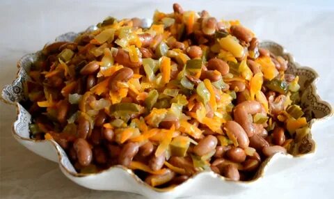Салат с фасолью морковью и колбасой