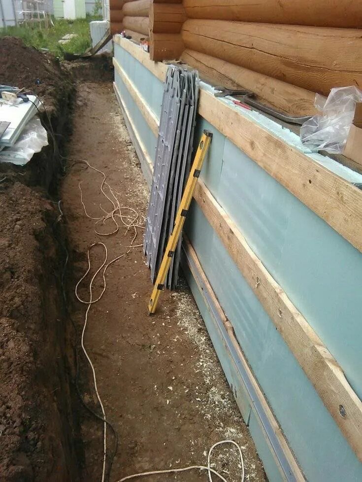 Утепляем фундамент частного дома. Теплоизоляция для цоколя свайного фундамента. утепленный цоколь. утепление фундамента. утепление фундамента деревянного дома.