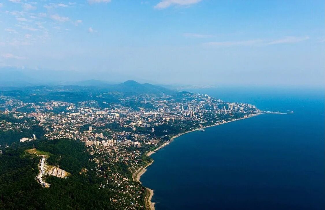 Морпорт сочи. Самый курортный город. Пляж маяк адлер. Сочи город курорт. Сочи город курорт.