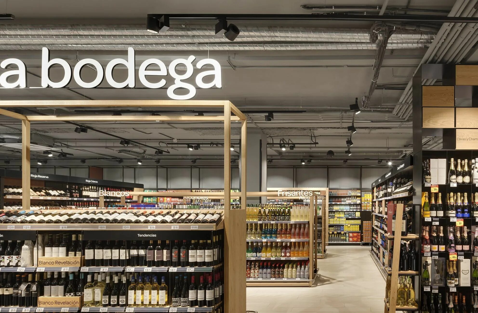 Complete store. Carrefour магазин внутри. carrefour выкладка. carrefour madrid. retail store carrefour.