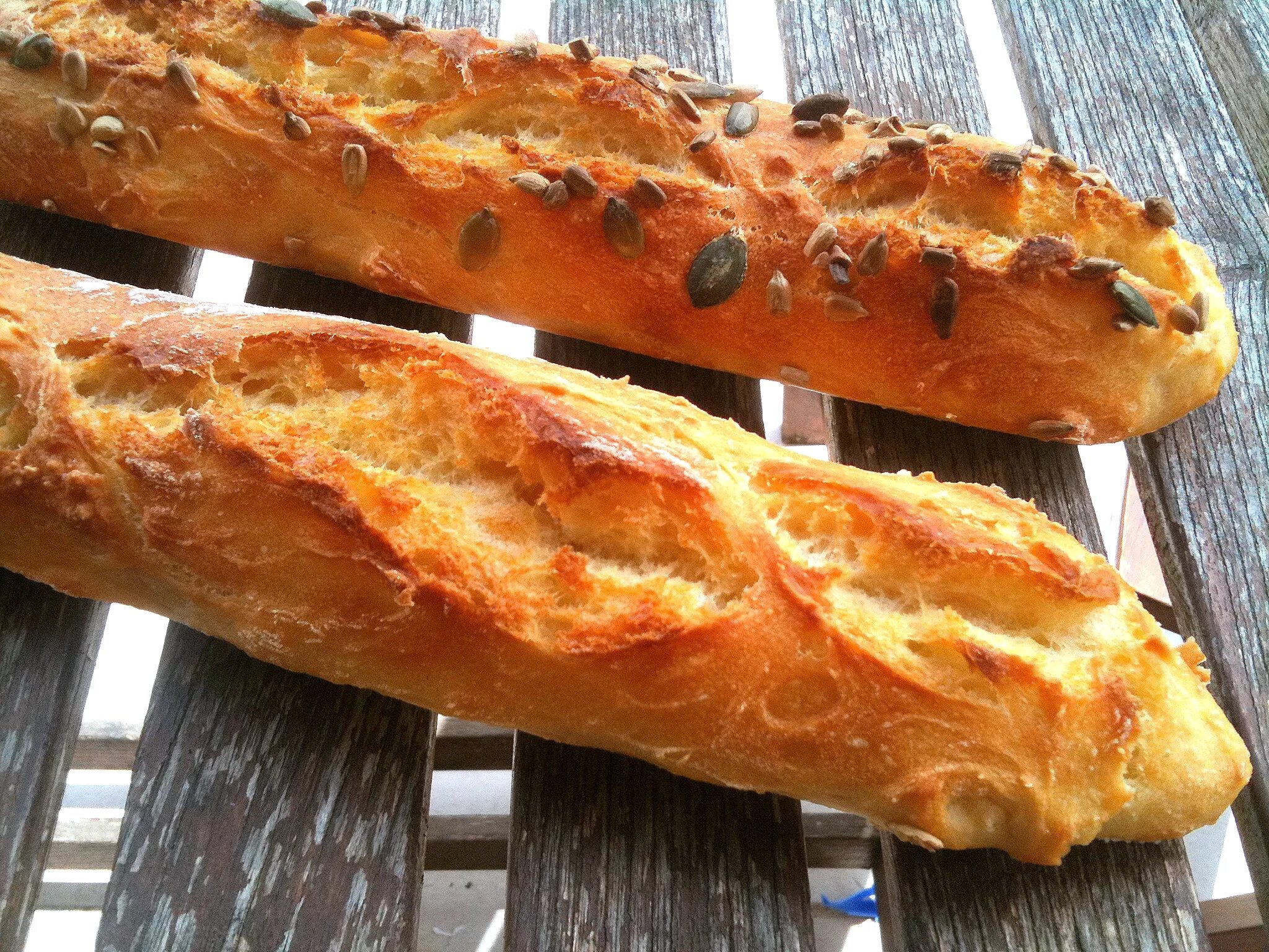 Baguette cookie. Французский багет и круассан. Французский батон. La baguette. La baguette.