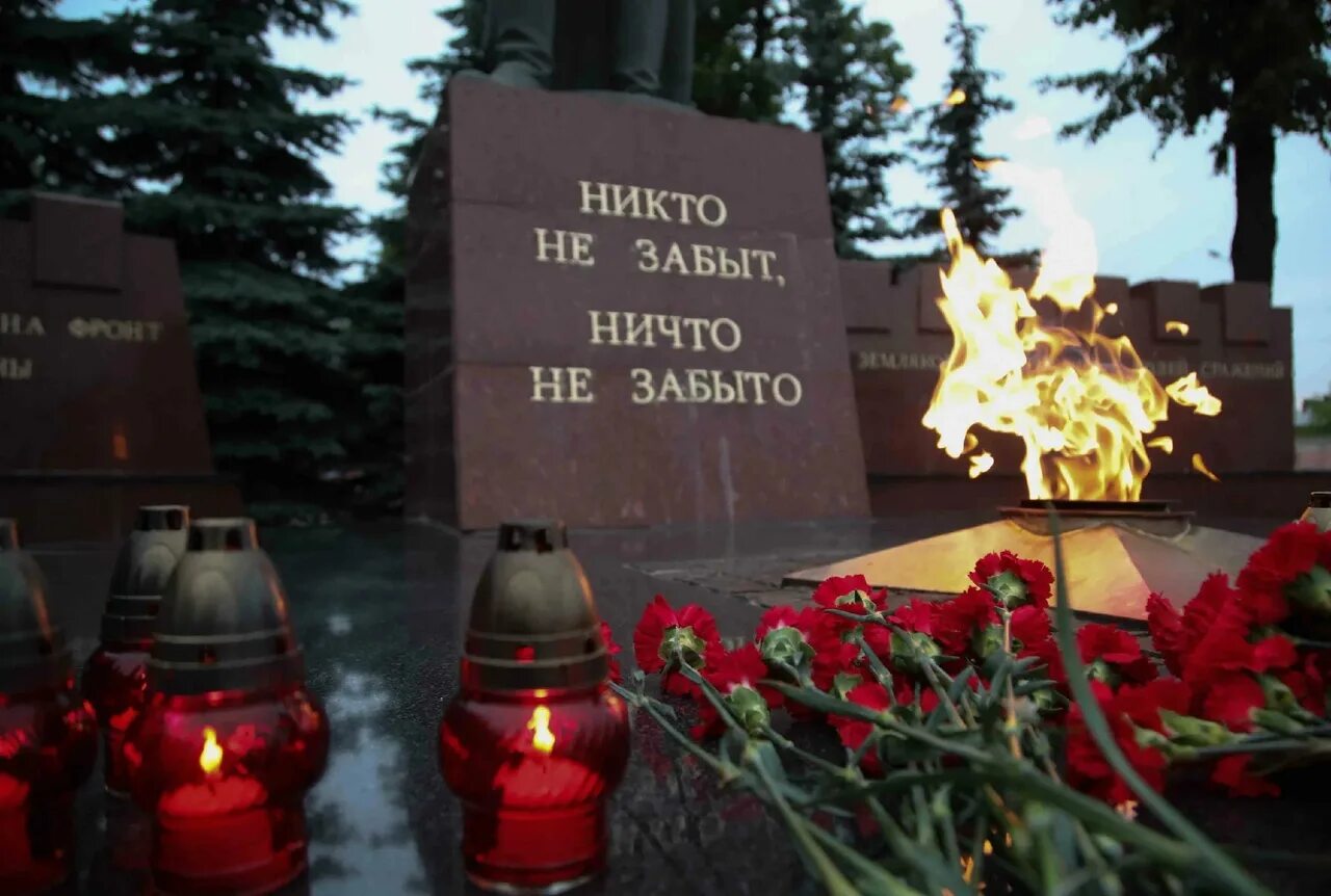 Картинки памяти и скорби. День скорби 22 июня. Свеча памяти. Свеча памяти и скорби. День памяти и скорби в Подмосковье.