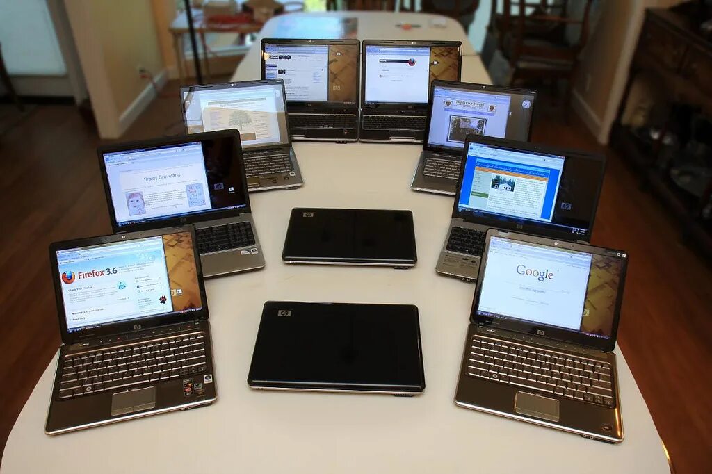 Витринный ноутбук. Разные Ноутбуки. Ноутбуки ассортимент. Ноутбуки много. Стопка ноутбуков.