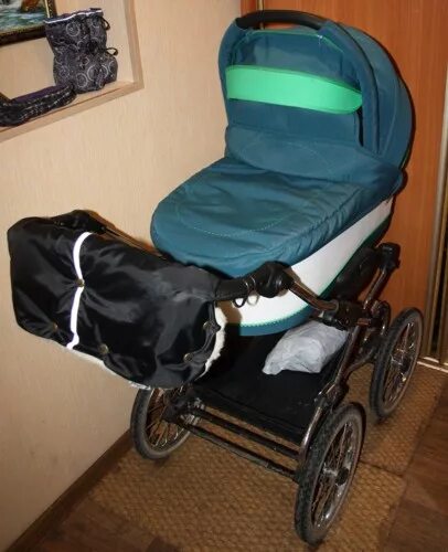 Накидка на коляску люльку. Коляска с закрытой люлькой. Тент от солнца на коляску. Коляска для новорожденных little trek лапландия. Закрытая коляска.