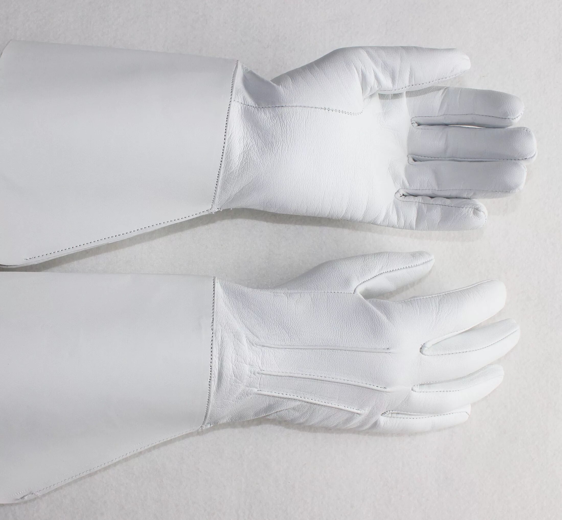 Белые кожаные перчатки. Gloves leather gauntlet- (190113). длинные белые кожаные перчатки. удлиненные белые кожаные перчатки. перчатки мужские зимние белые кожаные.