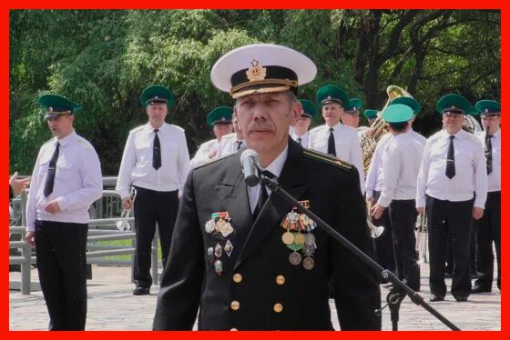Пенсионеры работающие на военном предприятии. Пенсионер в военной форме. военные пенсионеры получат. пенсионерка в форме военной. военный на пенсии 63 года.