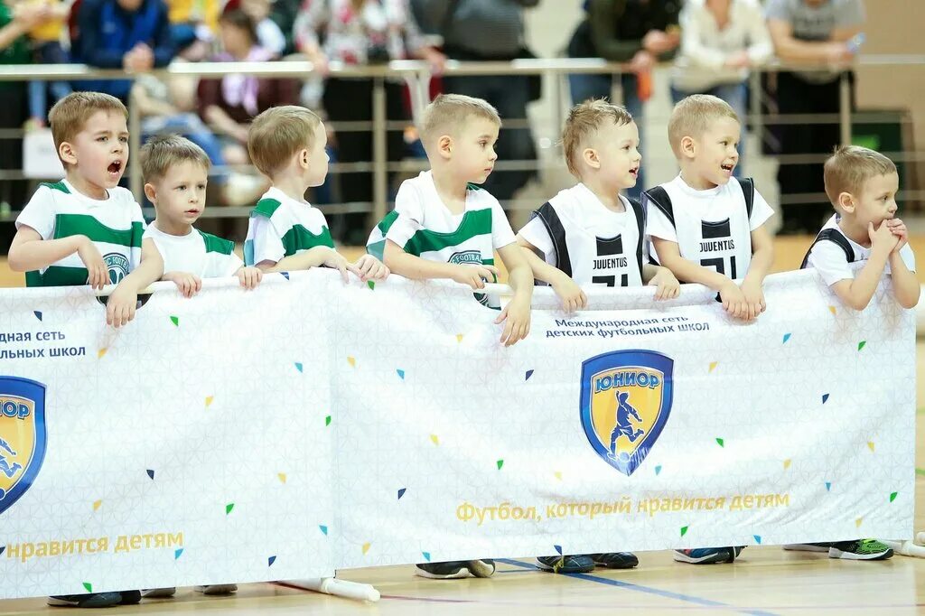 School sport club. Футбольная школа Юниор Кубинка. Юниор футбольная школа Москва. Детский футбол Юниор. Школа Юниор логотип.