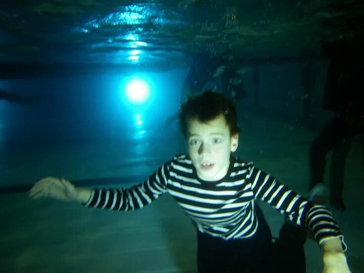 Boys underwater. Pool boy underwater. Boys underwater. Diving cup boys. Boys underwater.