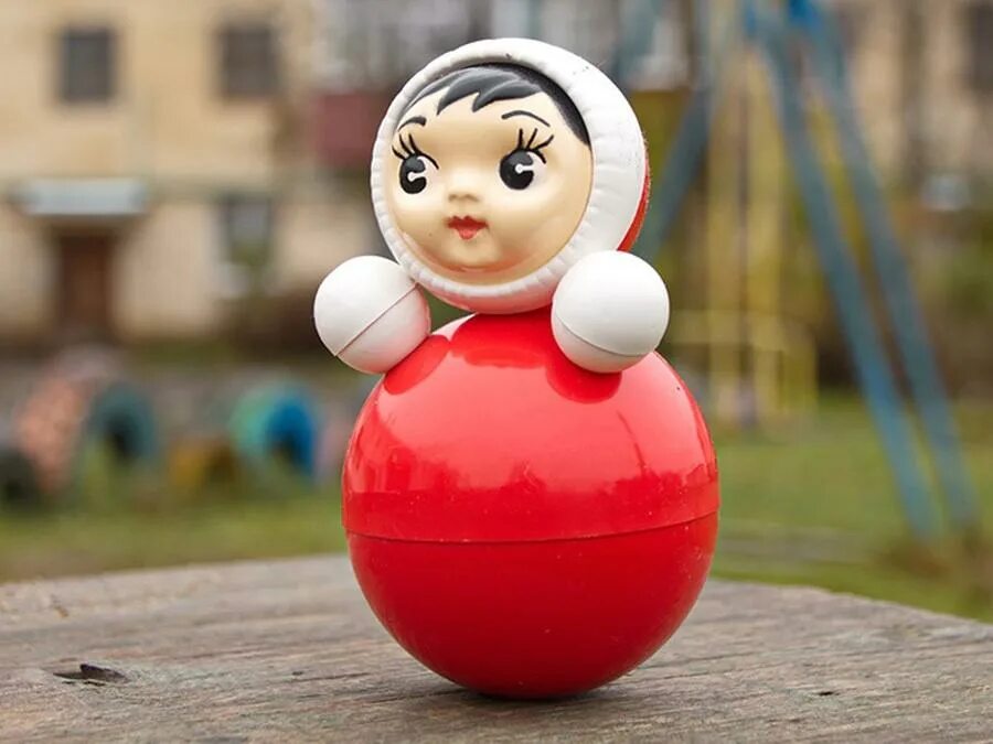 Неваляшка выступления. Игрушка-неваляшка. кукла неваляшка. игрушка неваляшка для детей.