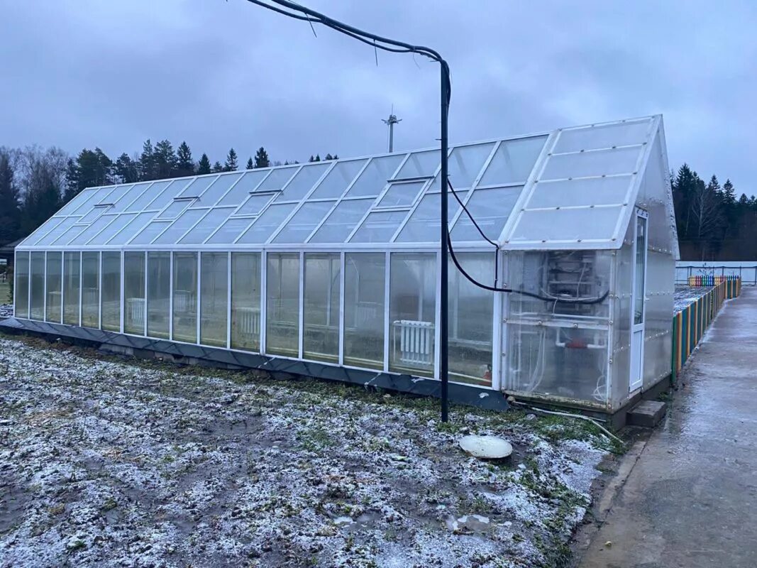 Теплые теплицы для зимы. Зимняя теплица с отоплением. Отапливаемая снизу теплица. Зимняя теплица заглубленная. Зимняя теплица.