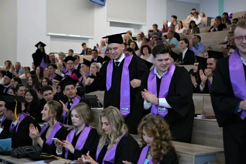 Нгу выпуск. Выпускники нгу. Академгородок государственный университет. Встреча выпускников нгу. Выпускники нгу.