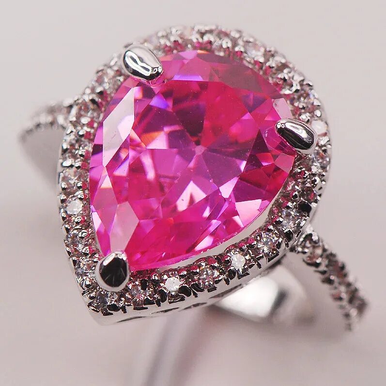 Розовый камень в украшениях. Украшения с розовым камнем. Кольцо с розовым камнем. Бижутерия с розовым камнем. Розовый камушек для кольца.