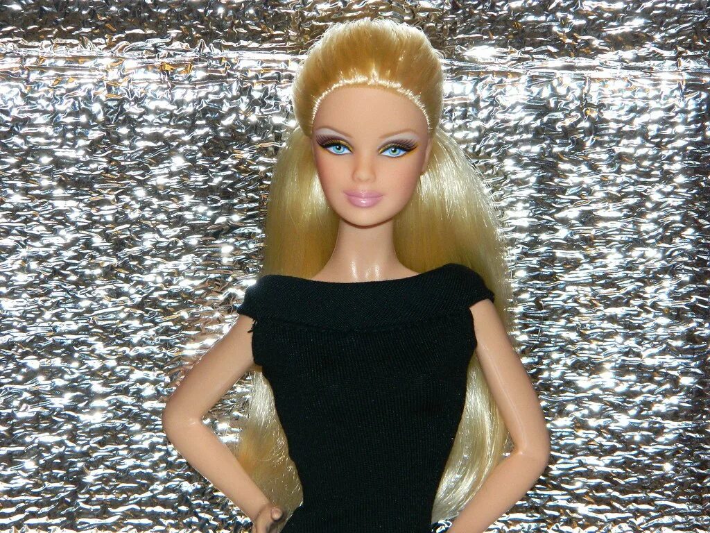 Basic collection. Barbie Basics collection 001 Mackie. Барби Basics 001. Barbie Mackie 90 blond. Barbie Basics Штеффи.