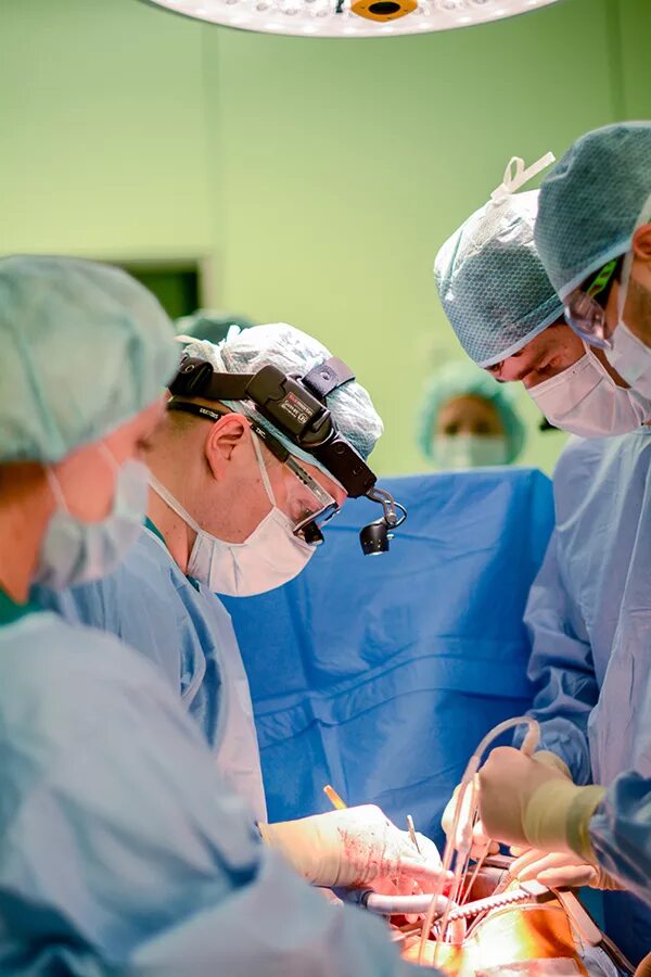 операционные алмазова. алмазов центр сердечно сосудистой хирургии. сердечно-сосудистая хирургия. фгбу «нмиц им. эндоваскулярная нейрохирургия.