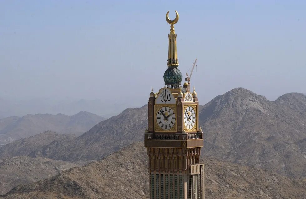 Башня Абрадж Аль-Бейт. Часовая башня Абрадж Аль-Бейт. The Abraj al-Bait, Мекка, Саудовская Аравия. Королевская часовая башня Мекка Саудовская Аравия. Часы в саудовской аравии