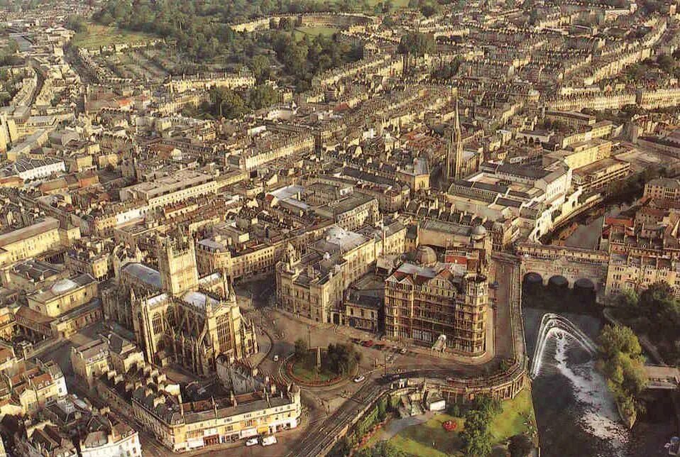 Bath the historic city in somerset. Бат Сомерсет Англия. Город баф в Англии. Bath город в Великобритании. Город бат Англия сверху.