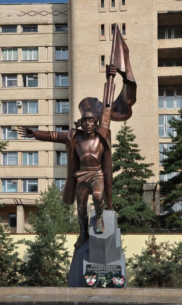 Памятник пушкина хабаровск. Какие памятники есть в хабаровске. Какие памятники есть в хабаровске. Муравьев амурский хабаровск памятник. Памятник якову дьяченко.