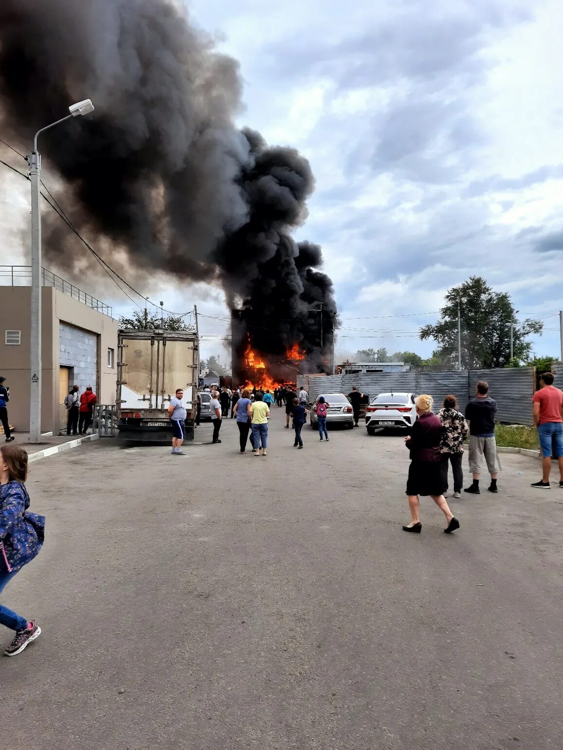 Пожар на 24 Северной в Омске. Сгорело кафе Омск. Чрезвычайные происшествия Омск. Новости омска сегодня свежие происшествия