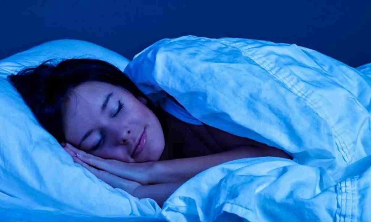 К чему снится 3 девушки. Девушка лежит волосы. Спит с распущенными волосами. Девушка в белом платье. Осознание сноиведения.