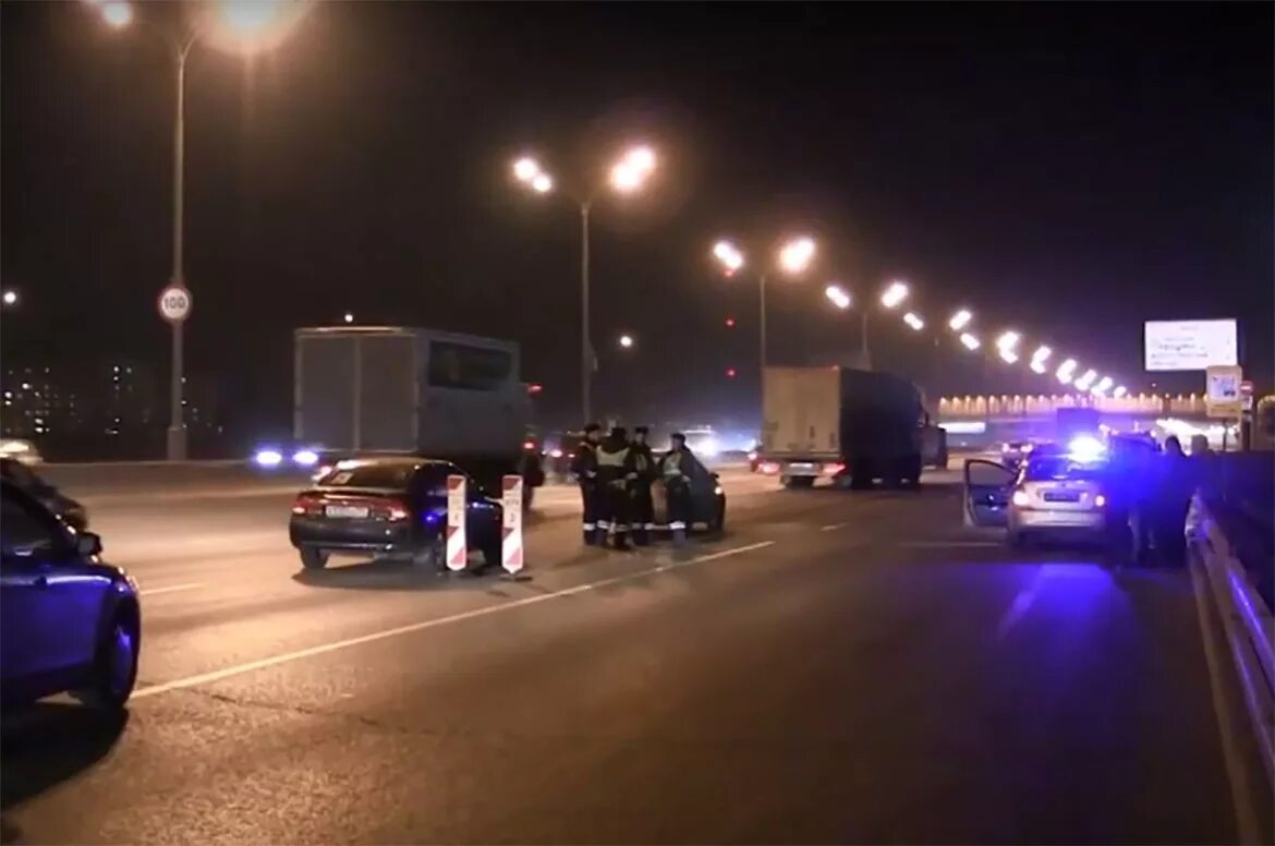 Мкад вчера. Мкад вчера. Происшествия на мкаде вчера. Нижегородская эстакада. Мкад 2000 год.