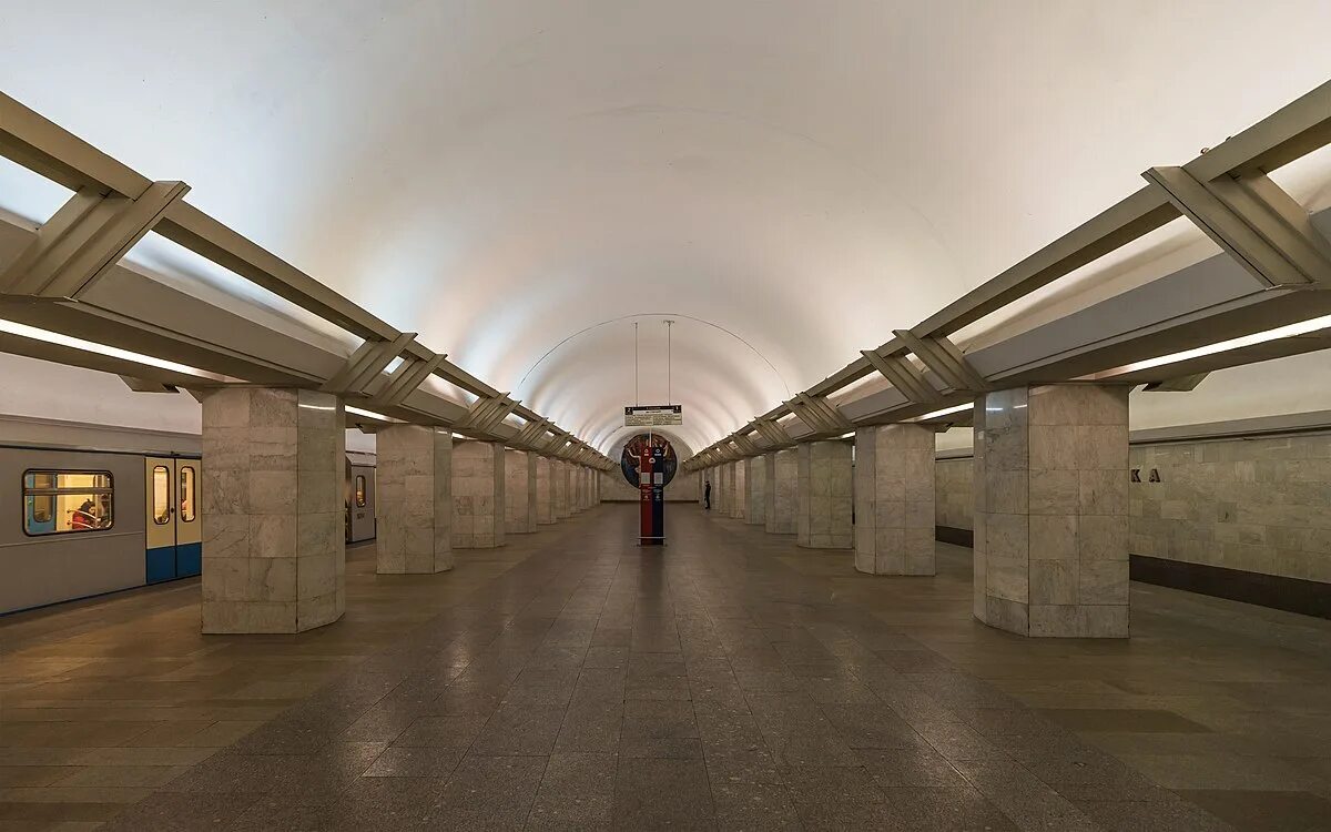 Метро полянка выходы