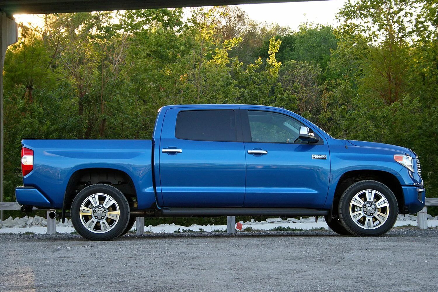 Тундра стоит. Toyota tundra 2025. toyota pickup tundra 2025. тойота тундра 2025. новая toyota tundra 2025.
