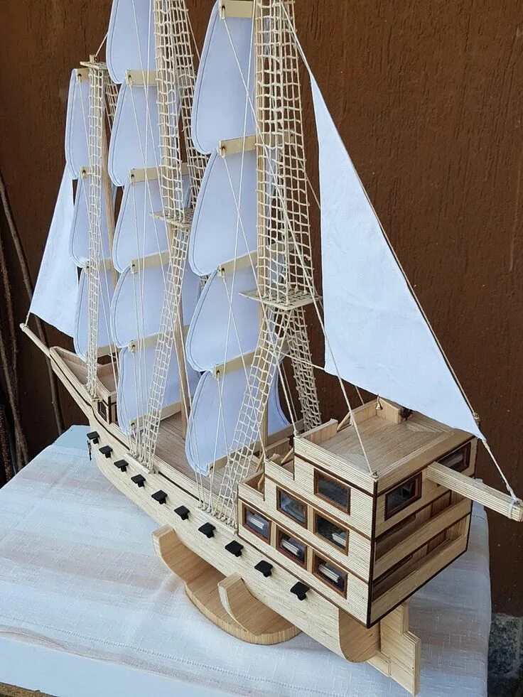 Парусник из картона. Корабль из дерева своими. Изготовим корабль. Корабль из картона. Парусный корабль галеон из дерева.