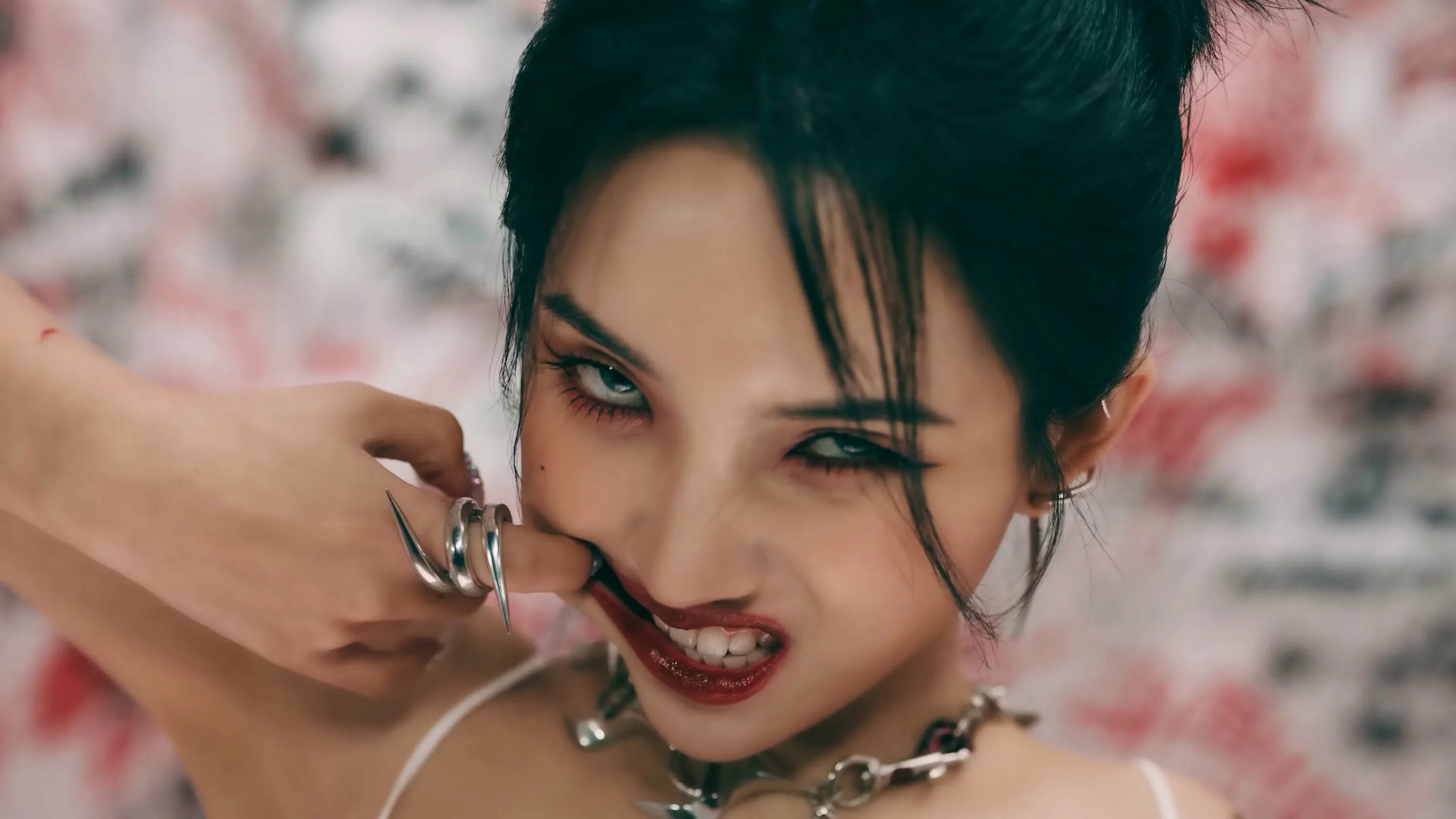 Dle. G idle tomboy обложка. Чон соён g idle tomboy. Чон соён g idle tomboy. Шухуа g idle tomboy.