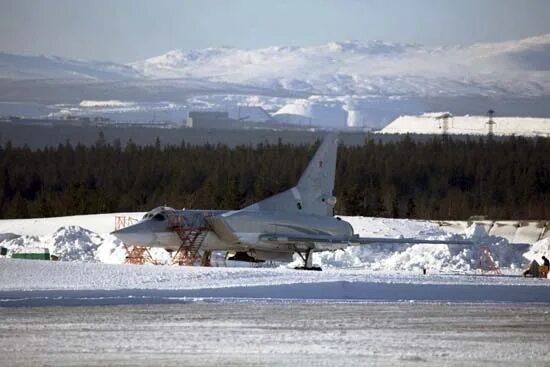 Аэродром оленья мурм. Авиабаза оленья. Ту-22 оленегорск катастрофа. Оленегорск авиабаза оленья. Аэродром оленья мурманская область.