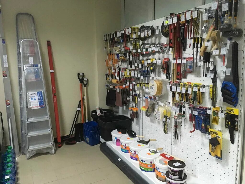 строительный гипермаркет. витрина строительного магазина. магазин строматериалов. мини строительный магазин. строительный гипермаркет.