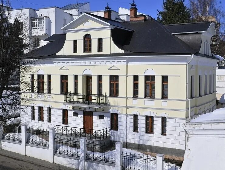 Дом болконских в москве ул воздвиженка. Дом болконских. Усадьба болконских лысые горы. Болконский дом лысые горы. Дом андрея болконского в ярославле.