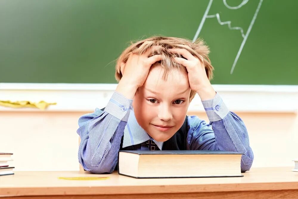 Ученики на уроке. Егэ. Дети пишут контрольную работу. Школьники в школе. Ученик.