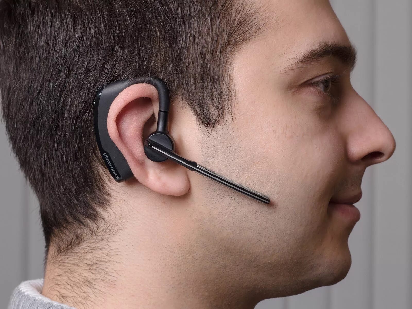 Ухо наушник микро наушники. Bluetooth-гарнитура Plantronics Voyager Legend. Plantronics Voyager Legend Bluetooth. Plantronics Voyager Pro UC v2. Plantronics ушная гарнитура.