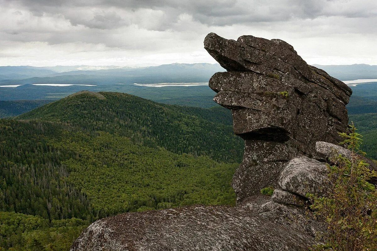 Амурские столбы Хабаровского края. Амурские столбы Хабаровский край достопримечательности. Шаман гора Хабаровский край. Амурские столбы Комсомольск на Амуре.