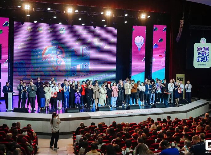 Синглплеер квн участники. Квн 2023 высшая лига команды. Квн 2024 высшая 1 4 финала. Квн человечки. Квн премьер лига 2023.