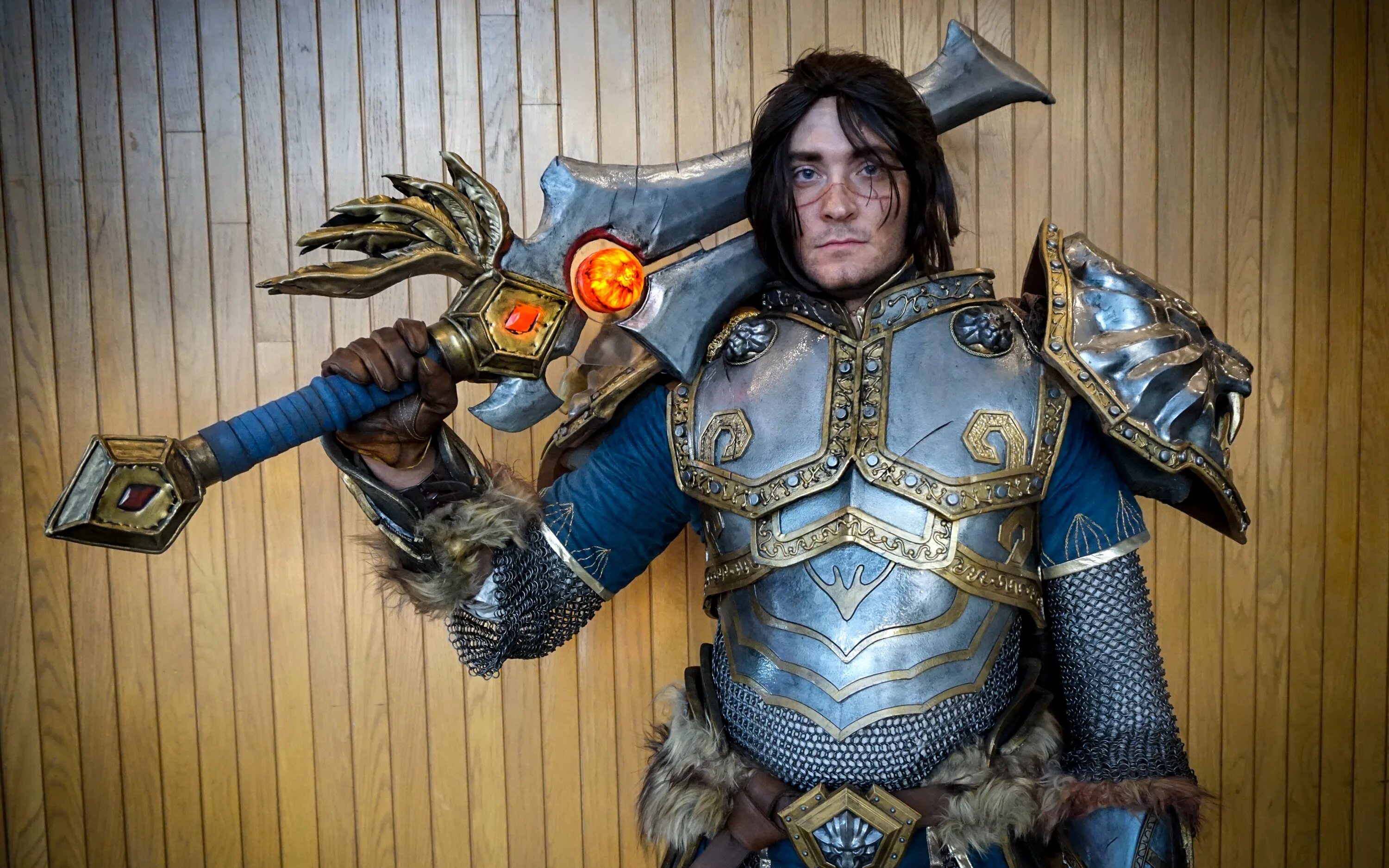 Varian Wrynn. Varian Wrynn Cosplay. Вариан Ринн косплей. Вариан Ринн меч. Вариан ринн