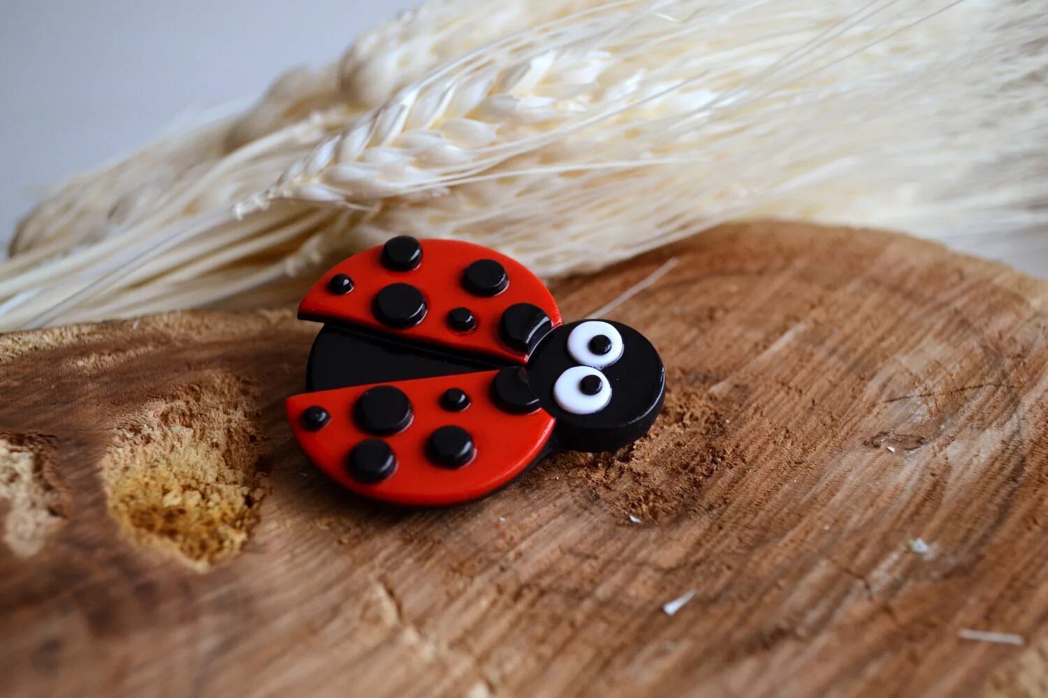 божья коровка поделка из бумаги. поделки божьи. поделка божья коровка для малышей. божья коровка из пластиковых бутылок для сада. поделки из цветной бумаги для дошкольников.