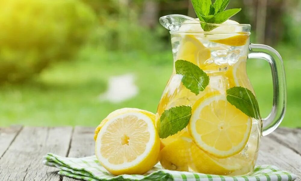 Холодная вода с лимоном. Лимонад цитрус мята. Джус напиток лимонад. Лимонад Fresh Lemon. Цитрусы и мята.