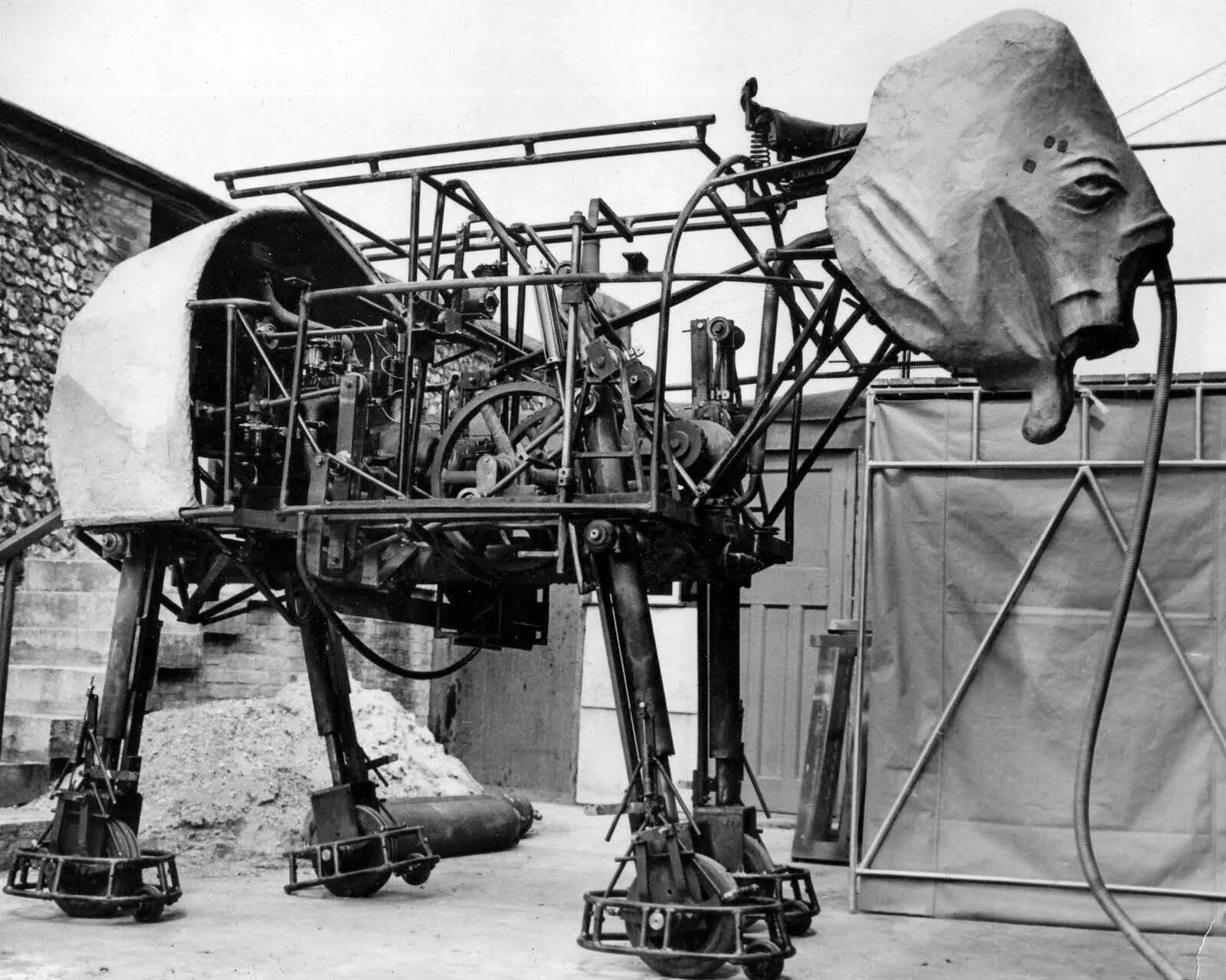 Карел чапек и робототехника. Древние роботы андроиды. Старый андроид. Смартфоны. Герберт телевокс робот 1928.