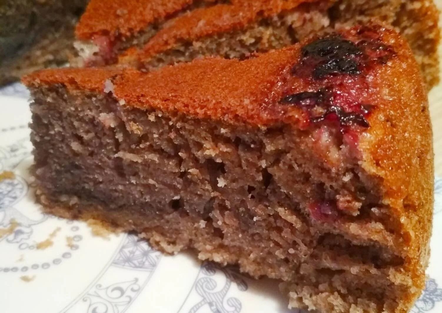 Заливной пирог с вареньем в духовке на скорую руку. Выпечка из кефира в духовке. Пирог из заварки. Пирог на кефире с вареньем в духовке. Пирог на кефире с вареньем.