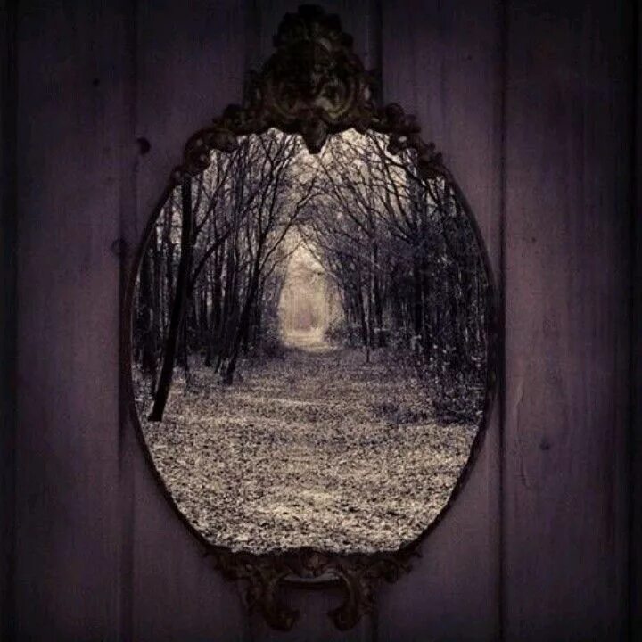 Старинное зеркало. Зеркало мистика. Красивое старинное зеркало. Мрачное зеркало.