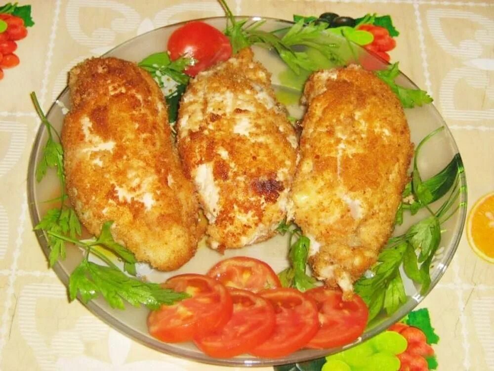 Куриная грудка праздничная. Фаршированная куриная грудка. Фаршированные куриные грудки. Фаршированные куриные грудки в духовке. Курица фаршированная грибами и сыром.